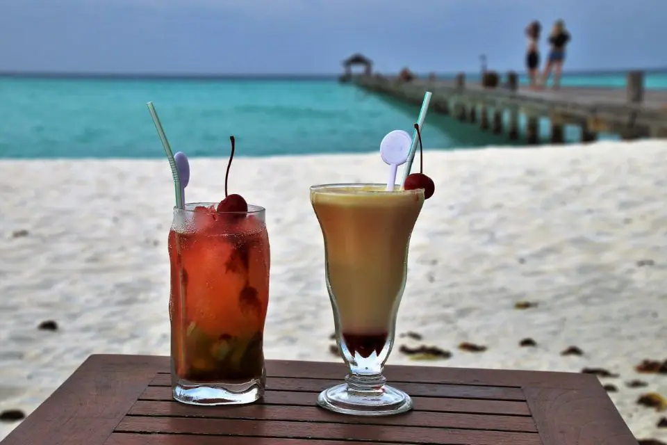 Drinks-at-Beach